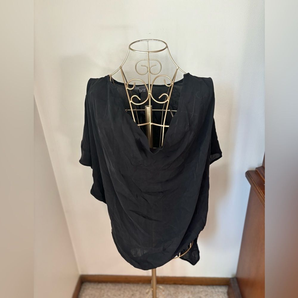 Vince Sheer  Short Sleeve Top Size Medium Black